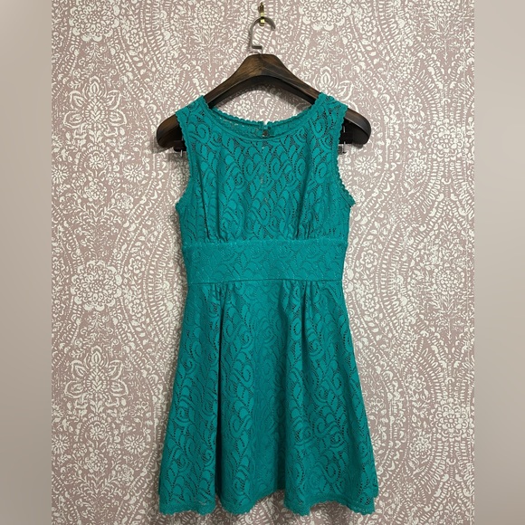 Teal Lace Dress with Padding - Picture 1 of 2